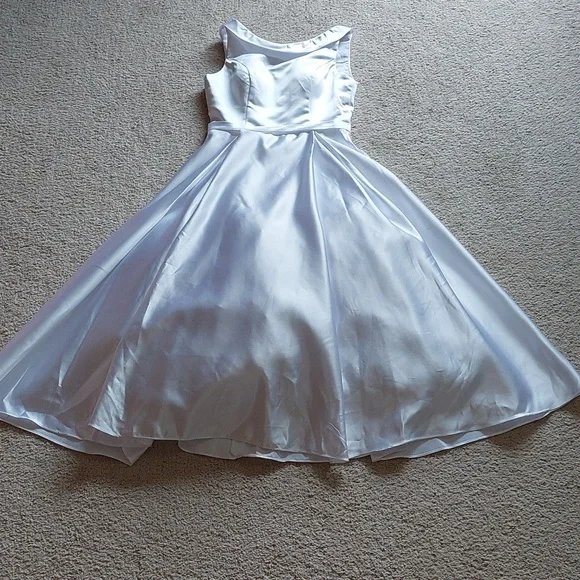 White 1950s Style Satin A-Line Tea Length Wedding Dress and Bow Veil Sz 6 - Picture 10 of 17